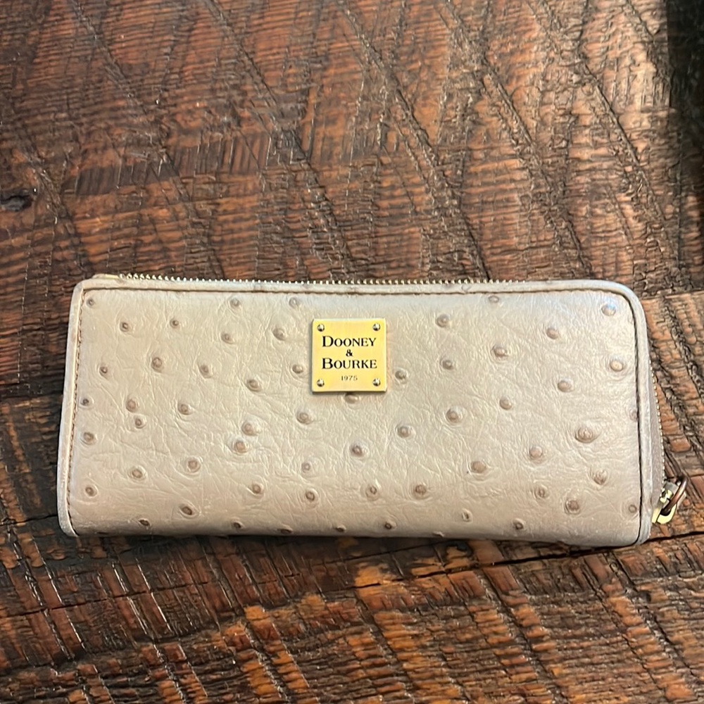 Dooney & Bourke wallet